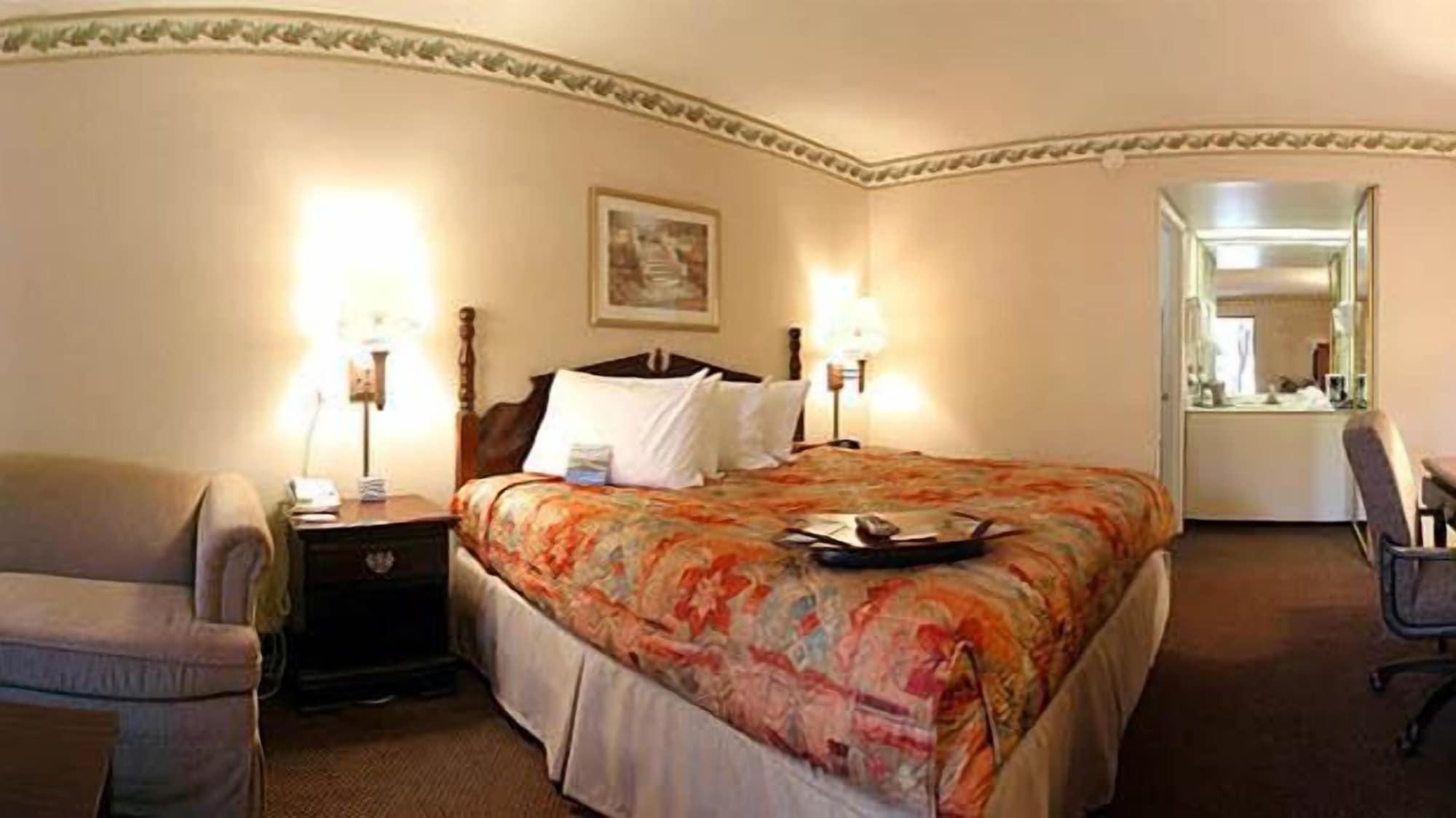 Hotel Ramada By Wyndham Lebanon Esterno foto