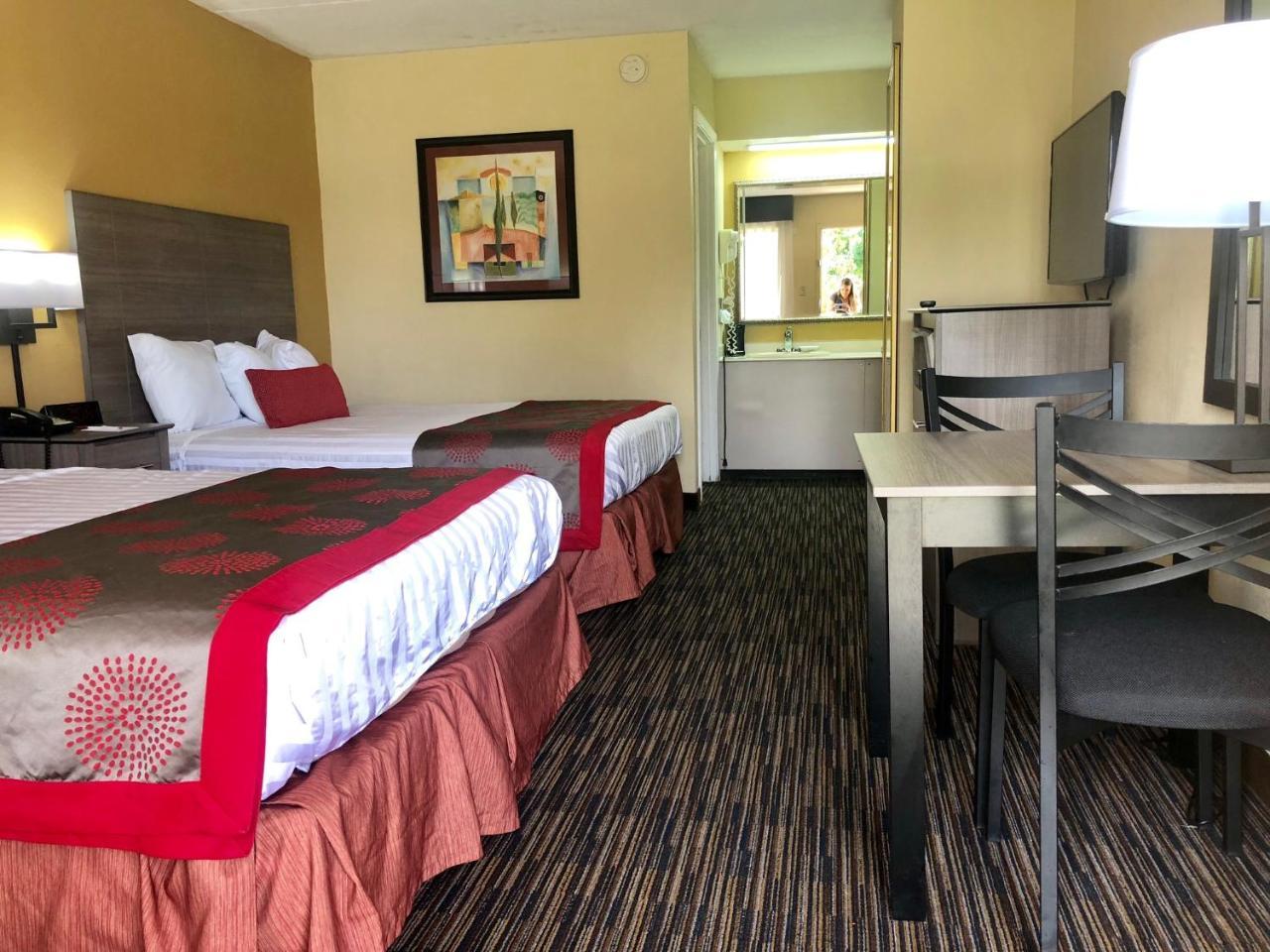 Hotel Ramada By Wyndham Lebanon Esterno foto